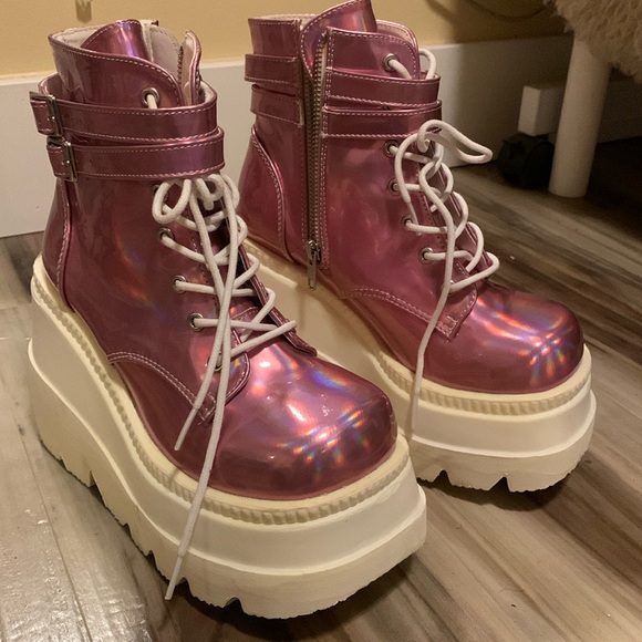 DEMONIA PINK HOLOGRAPHIC BOOTS 💖 - Picture 4 of 6
